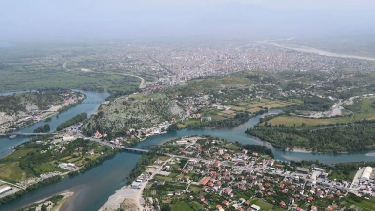 Benet Beci sjell si urim, Drekën e mirë! një pamje spektakolare të Shkodrës