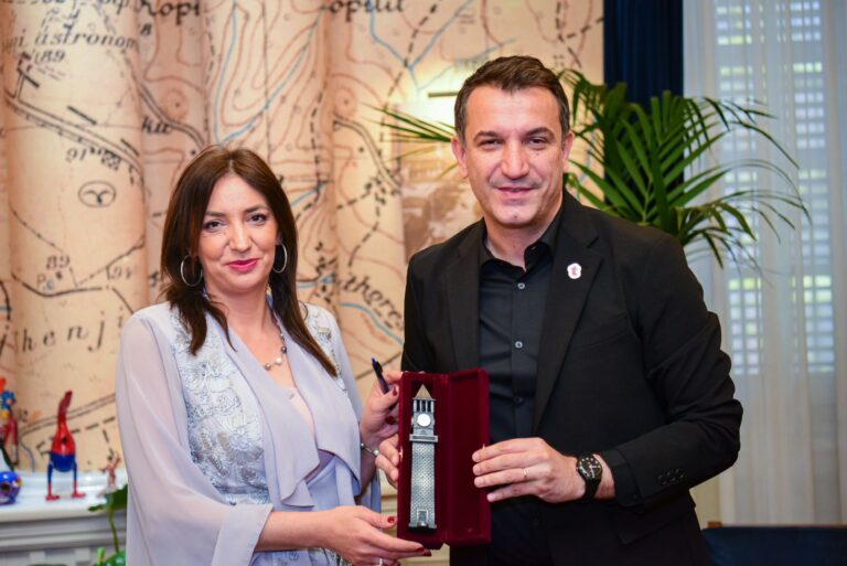 Veliaj pret ministren e Arsimit dhe Inovacionit të Malit të Zi: Projekt me shkollat e Tiranës për pasurimin e bibliotekave shqiptare në Mal të Zi