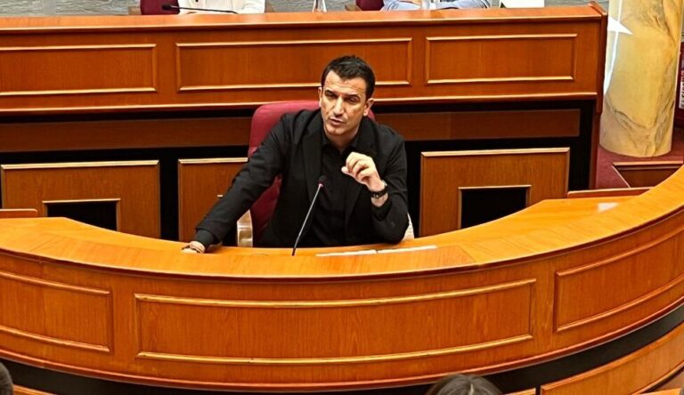 Heqja e makinave të braktisura, Veliaj: Do të çlirojmë rrugët e Tiranës nga këto mjete që janë për skrap