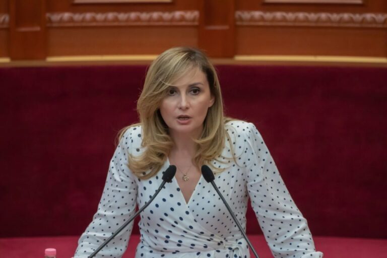 Tabaku në Kuvend: PS nuk mund të injorojë opozitën dhe të propagandojë antikorrupsionin