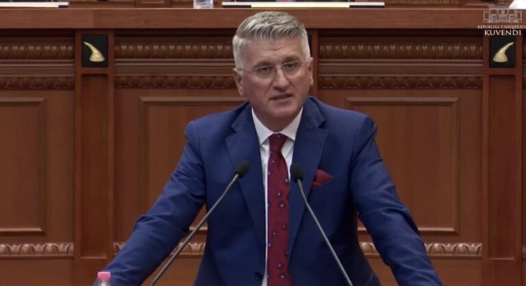 Projekt-rezoluta për krimet e komunizmit, Gjekmarkaj: Të hetohet e kaluara, të kërkohet falje…