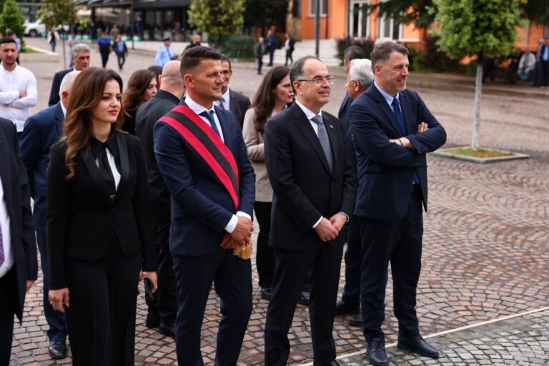 Presidenti Begaj bashkon socialistët dhe demokratët në Mirditë: Pjesë e turizmit patriotik-fetar-historik