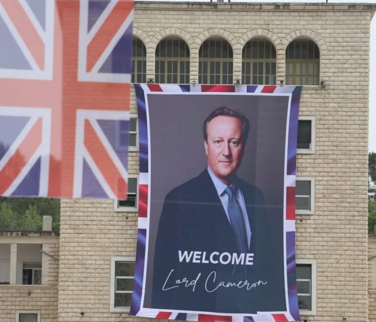 Cameron në Tiranë! Nga takimi me Edi Ramën te vizita me Begajn në Presidencë, zbardhet agjenda e takimeve