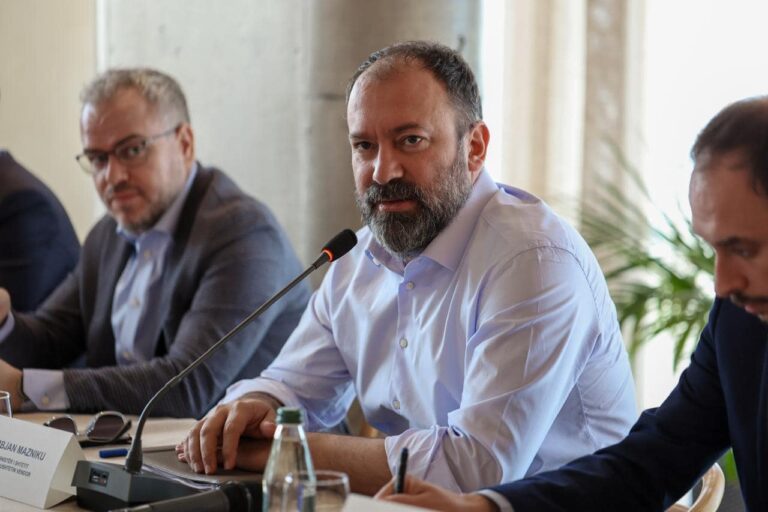 Ministri Mazniku: Rritje e konsiderueshme e pagave për punonjësit e pushtetit vendor