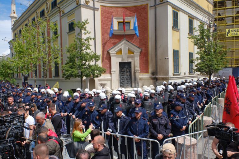 Protesta nesër para Bashkisë Tiranë, policia: Do ketë bllokim të përkohshëm të qarkullimit të mjeteve