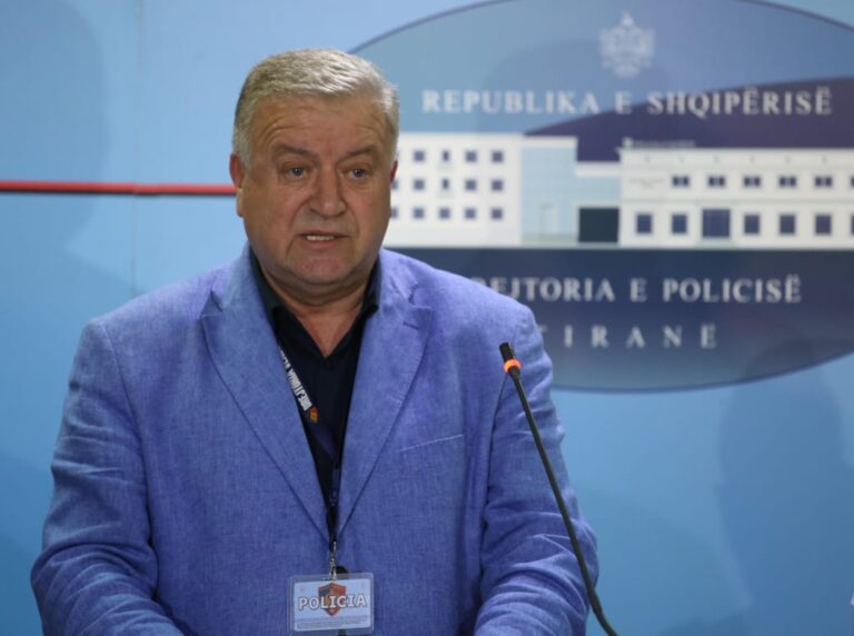 Dinamika e s**mit ndaj avokatit, Vocaj: Autorët kanë lidhje krushqie. Pas ngjarjes janë ndarë dhe kanë lëvizur në dy drejtime