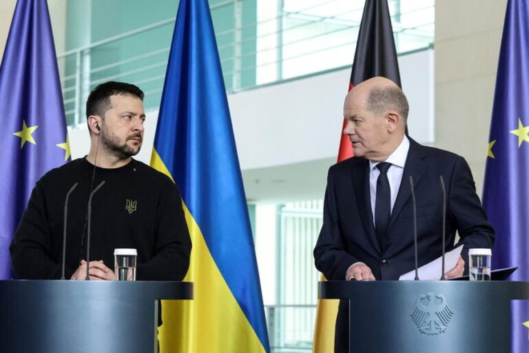 Gjermania autorizon ukrainasit të mbrohen me ar*ët e tyre kundër Rusisë: Burrat dhe gratë po luf**jnë