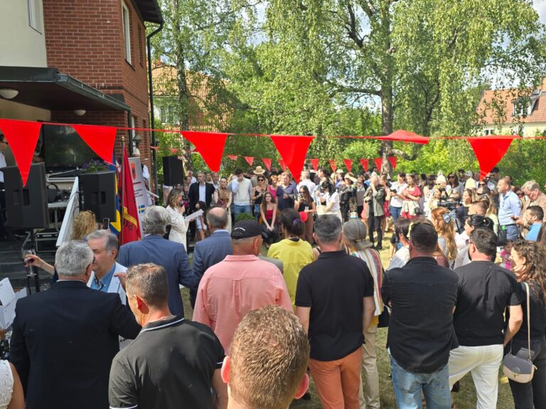 Ushqimet tradicionale shqiptare, muzika, veshjet etj. i prezantohen publikut suedez në Stockholm