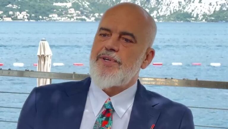 VIDEO/ Valë e madhe turistësh në vend, Rama: Të kujdesemi për pastërtinë e plazheve