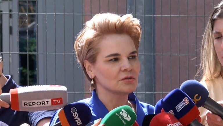 Kryemadhi pranon që ka bërë botox, por mohon ndërhyrjet estetike: Më paditi Veliaj me suflerët e tij