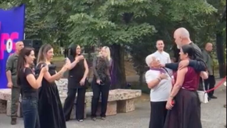 Festë në selinë e PS-së për 33-vjetorin e themelimit, pjesë edhe Rama me Gramoz Ruçin