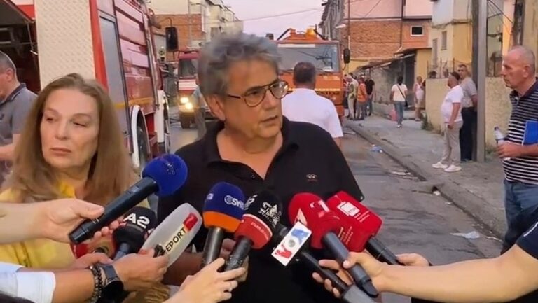 ”Situata është në kontroll”, Benet Beci: Nuk ka pasur në Shkodër një zjarr të tillë, shqetësim edhe katrahura urbanistike