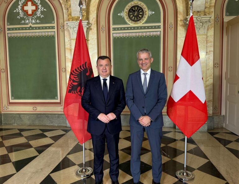 Balla takohet me Ministrin e Drejtësisë e Policisë së Zvicrës, vlerësohet bashkëpunimi dypalësh. Prioritet ekstradimet