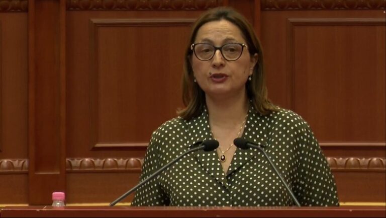 Dhurata Çupi në Kuvend: Minatorët punojnë pa siguri në punë. Asnjë mbështetje për familjet e vik**mave