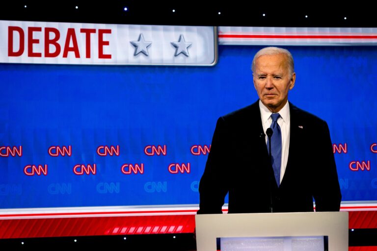 Votuesit demokratë të shqetësuar pas debatit të dobët, por Biden nuk tërhiqet nga gara presidenciale