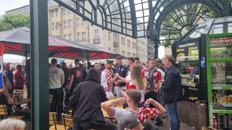 Ekskluzive/ Kroatët dhurojnë spektakël në Hamburg, një ditë para ndeshjes me Shqipërinë