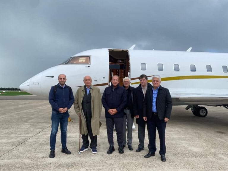 Shakaja e hidhur me Majkon gjatë vizitës te liderët e UÇK në Hagë: Se mos të mbajnë edhe ty