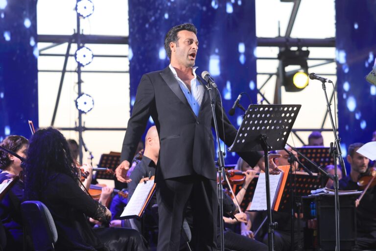 “Ramë Lahaj & Friends”, magjia e këngës, zërave dhe zemrave që mrekulloi në Shirokë
