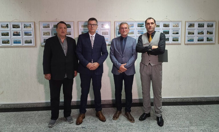 Koleksionisti shkodran Andrea Jakova hap një “Dritare në kohë” përmes kartolinave të vjetra në Tuz