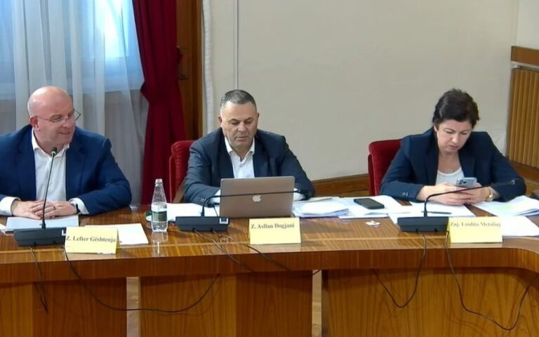 Komisioni për të dhënat nga TIMS, ministri Balla dëshmon për 3 orë. Rrumbullaku kërkon të ”mbyllen dyert”