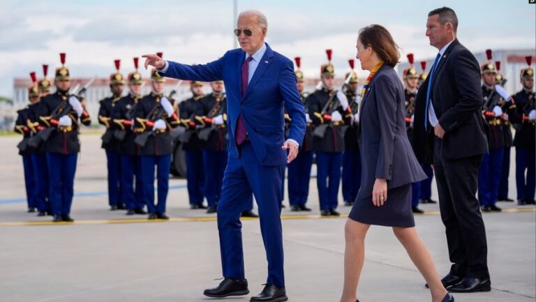 Presidenti amerikan, Joe Biden mbërrin në Francë
