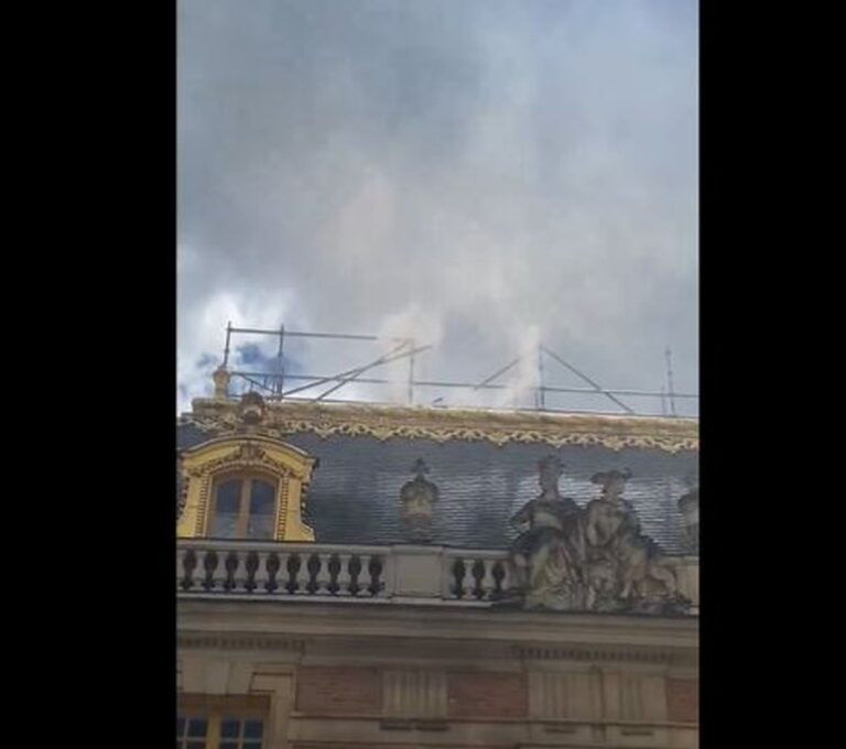 Merr flakë Pallati i Versajës në Paris