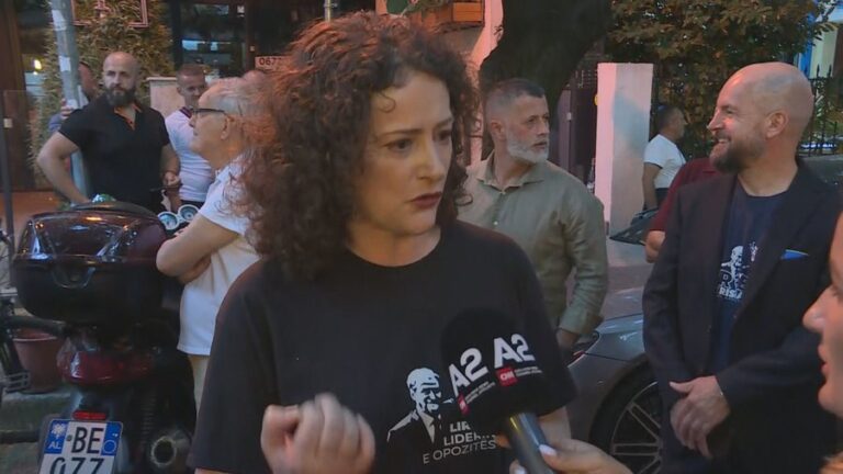 Vula shkon tek babai i saj, Argita Malltezi: Çdo derë e PD-së është e mbyllur për Bashën