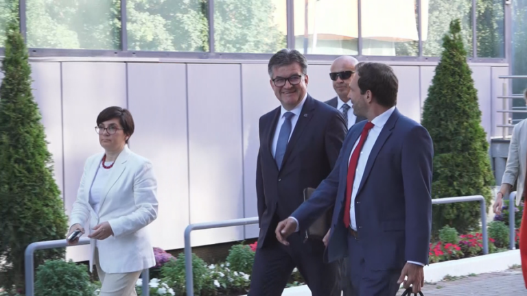 Lajçak “zbutet” në Prishtinë: Ura e ibrit të hapet, por me kujdes