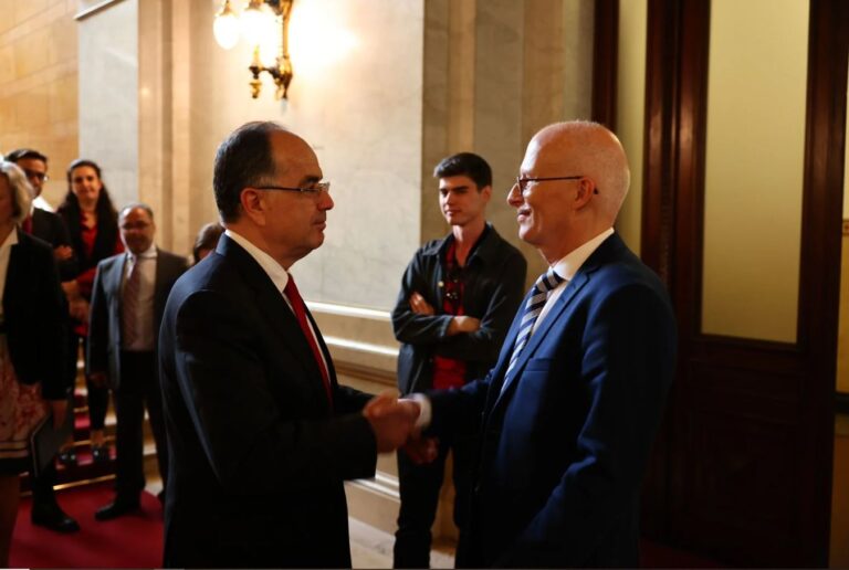 Presidenti Begaj takohet me kryetarin e bashkisë së Hamburgut, zbardhen temat e diskutimit
