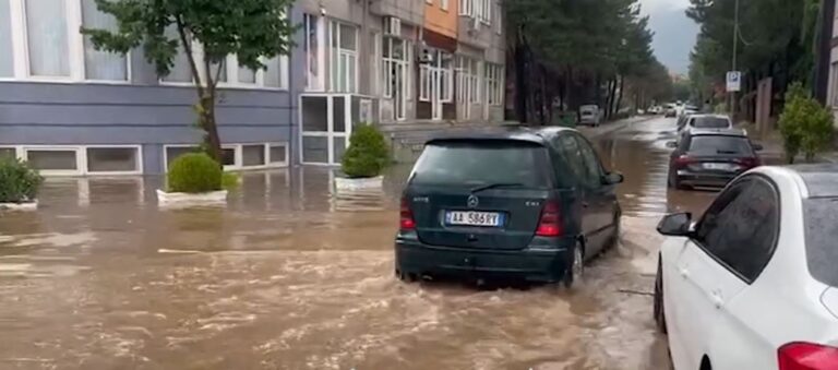 Diell në Tiranë, por përmbytet qyteti i Kukësit
