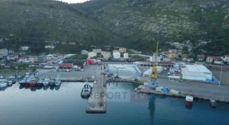 Nesër vjen Meloni, përfundon ngritja e strukturave që do të presin emigrantët në Shëngjin