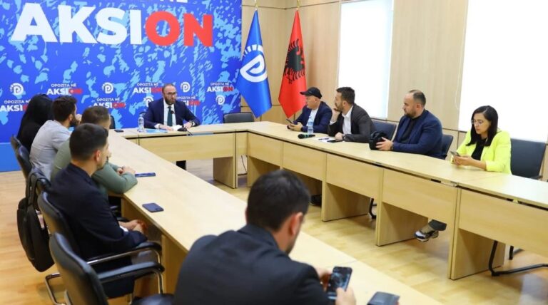 Bardhi fton qytetarët në protestë, ka dhe një thirrje për Lindita Nikollën: Nesër në 10:00 para Parlamentit