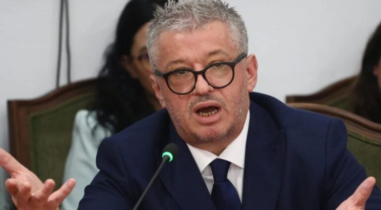 Alfred Peza flet për shkarkimet në RTSH: 200 vetë rrinin në kafe, paguheshin ata që jetonin jashtë vendit