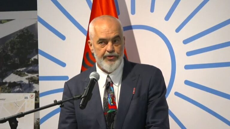 ”A keni porosi për vëllain e vogël?”, Edi Rama i përgjigjet gazetares për Kurtin: E kam në Tiranë