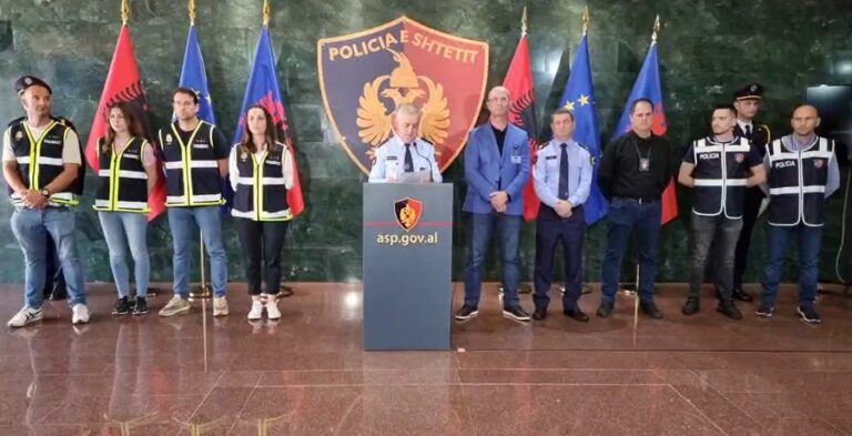 Trafikimi i emigrantëve, 26 të arrestuar. Rrumbullaku: Mes tyre edhe një punonjës policie