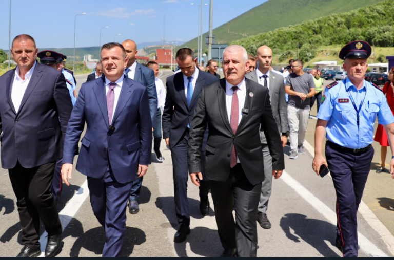 VIDEO/ Balla-Zveçla: Qytetarët e Shqipërisë dhe Kosovës do të lëvizin lirshëm në 20 vendkalime kufitare