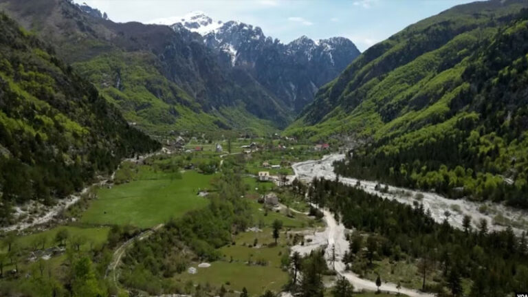 Zëri i Amerikës: Shqipëri, mungesa e çertefikatave të pronësisë, pengesë për zhvillimin