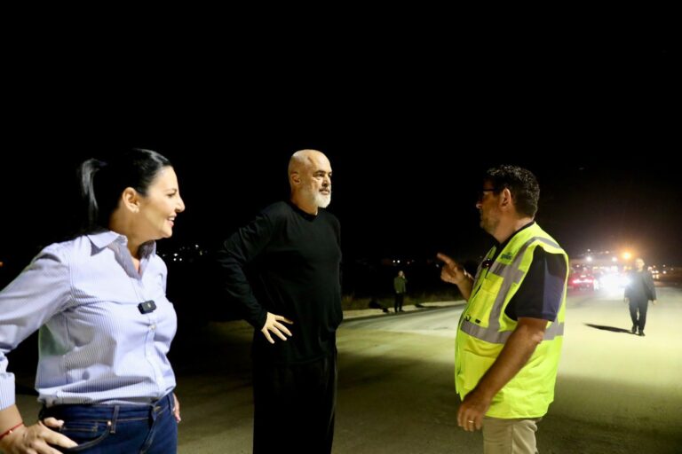 FOTO/ Aksi Thumanë-Kashar, Rama dhe Balluku shkojnë në terren: Infrastruktura e shumëpritur është gati më 30 Qershor