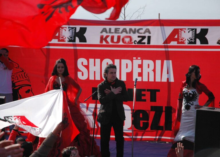 Si u shpik shqiponja me duar që çmendi shqiptarët dhe trazoi Ballkanin!
