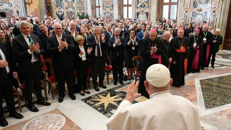 Papa Françesku: “Inteligjenca artificiale është dhe duhet të mbetet mjet në duart e njeriut”