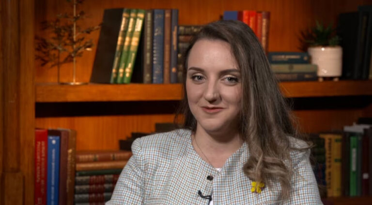 Zëri i Amerikës: 25 vjet më pas, sfidat e të mbijetuarve të dhunës seksuale në Kosovë