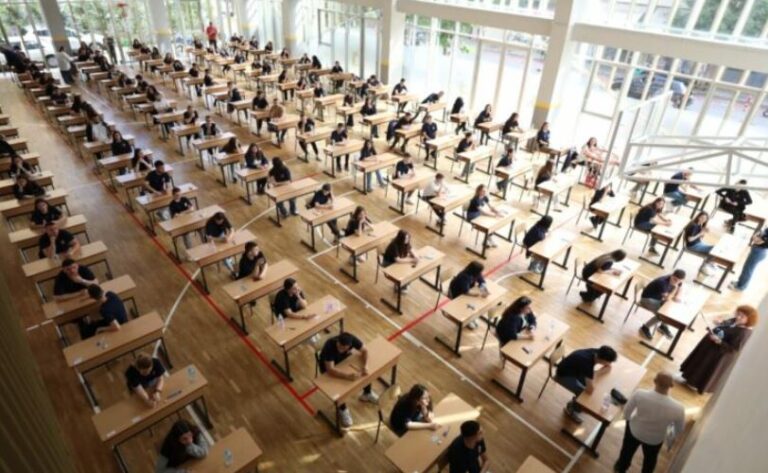 Nisin sot provimet e Maturës Shtetërore, mbi 26 mijë maturantë do të zhvillojnë testin e Gjuhës së Huaj