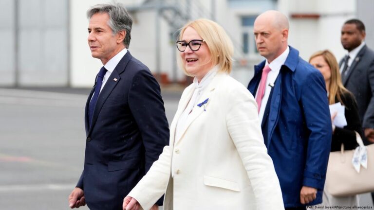 NATO heq kufizimet e armëve për Ukrainën. Ministrja gjermane: Duhet të mbrohemi nga forcat ruse, jo t’i sulmojmë