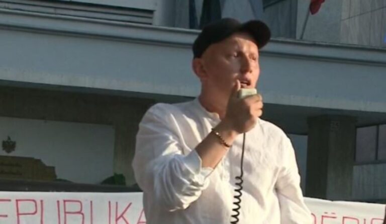 Skandali te Onkologjiku, qytetarët dalin në protestë. Gazetari Stafa: SPAK të hetojë çdo repart të QSUT