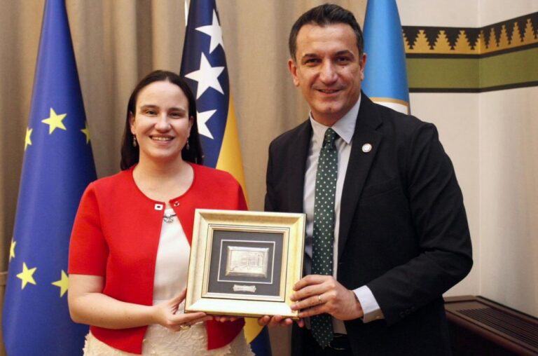 Erion Veliaj nga Sarajeva: Kryetarja Karić e ka shndërruar qytetin në qendrën e artit, kulturës dhe ekonomisë boshnjake