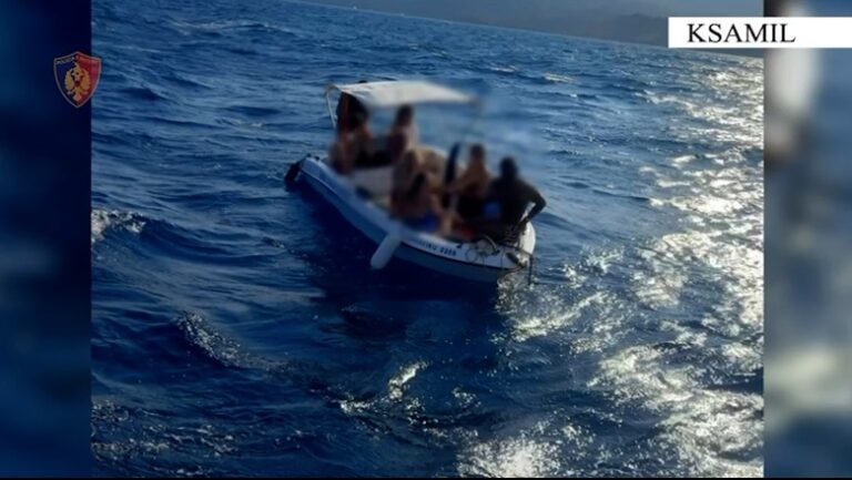 Rrezikuan të mbyteshin, Policia shpëton 6 persona në Sarandë. Iu këput timoni i mjetit lundrues