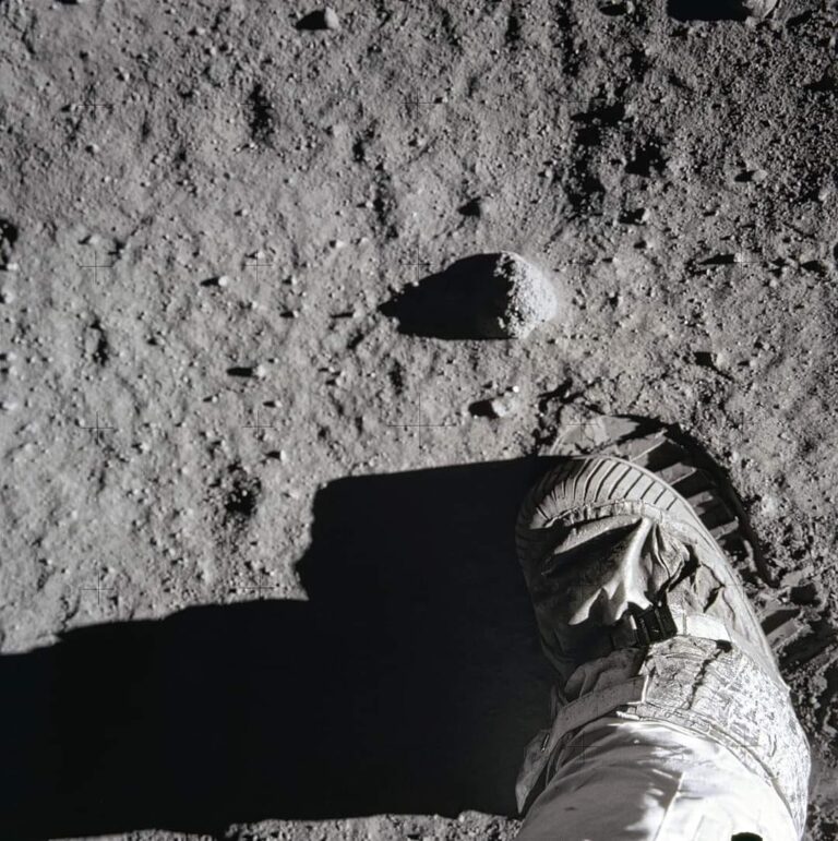 Më 20 korrik 1969, hapi i parë i njeriut në hënë