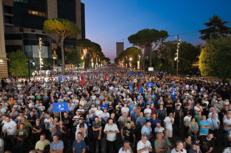 Protesta për qeverinë teknike, deputeti i PS-së: S’kemi kohë për kapriçot e opozitës! M’u duk e zymtë dhe dëshpëruese