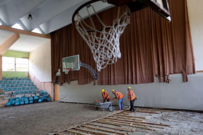 FOTO/ Ministrja Mirela Kumbaro: Rikonstruksion i plotë i godinës së Pallatit të Sportit në Përmet