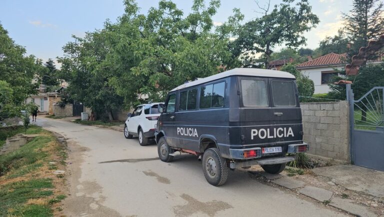 Pogradec, babai 80-vjeçar gjuan me çifte të birin. Policia jep detajet: Të dy janë shtruar në spital